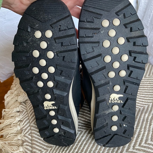 SOREL cold weather, waterproof, boots. - Picture 4 of 5